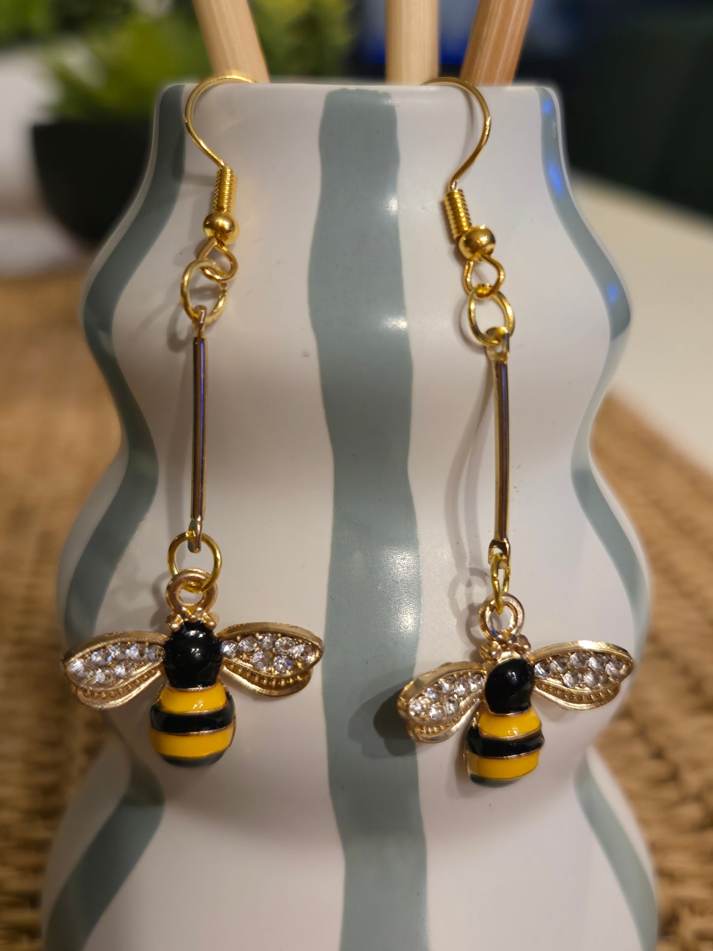 Bee 5cm drop earrings