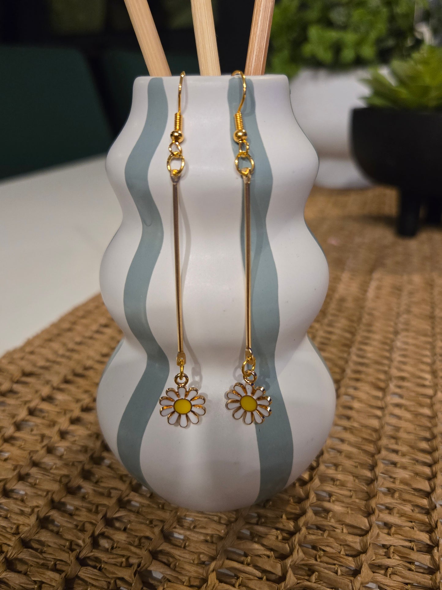Daisy 7cm drop earrings